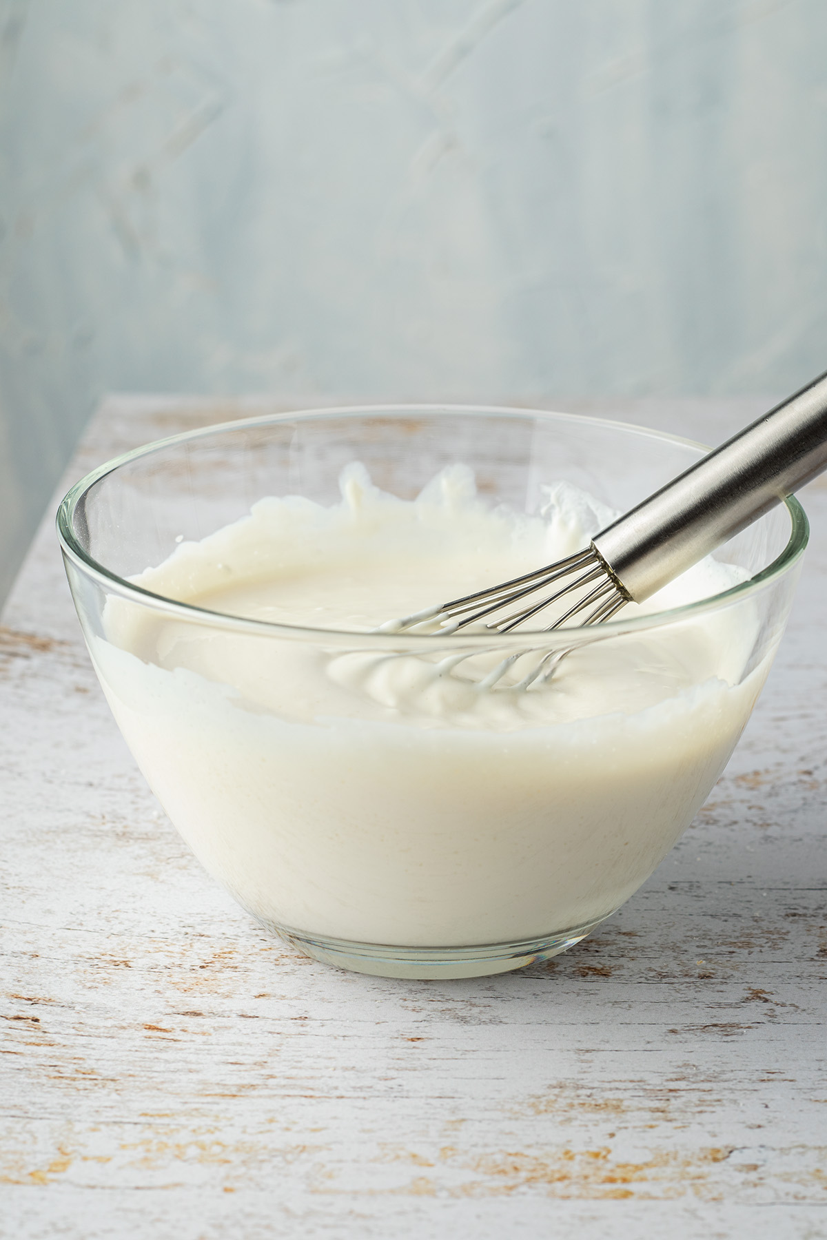 Die Creme für die Fitness Tiramisu Bowl wird in einer Schüssel verrührt