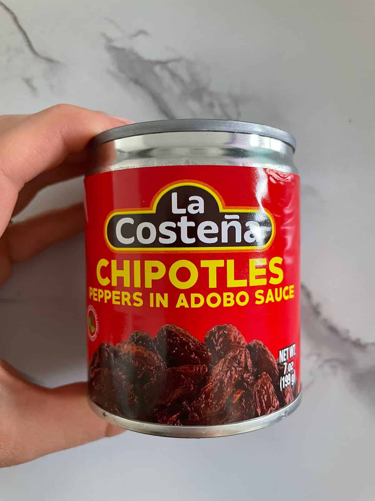 Eine Dose Chipotle Chilis in Adobo Sauce von der Marke La Coste&ntilde;a.