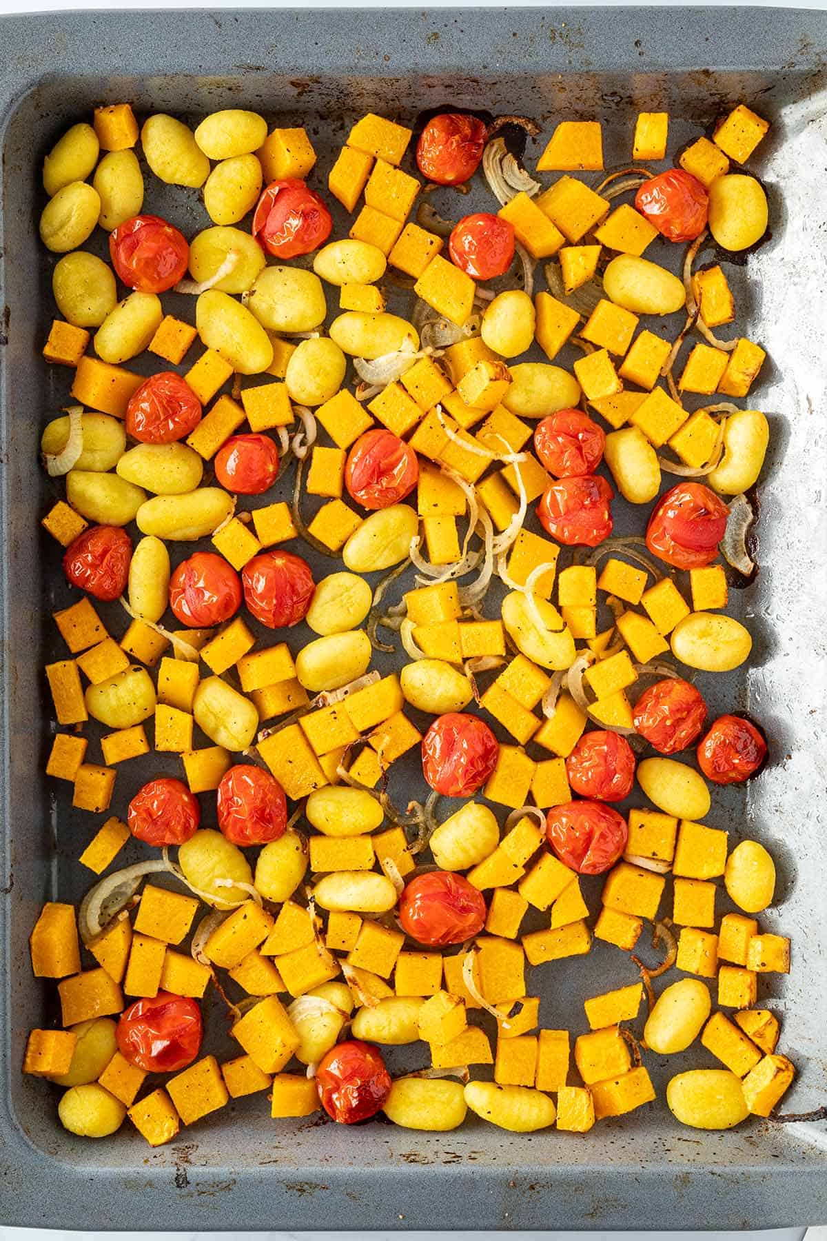 Ger&ouml;stete Gnocchi und Gem&uuml;se nach 20 Minuten im Ofen.