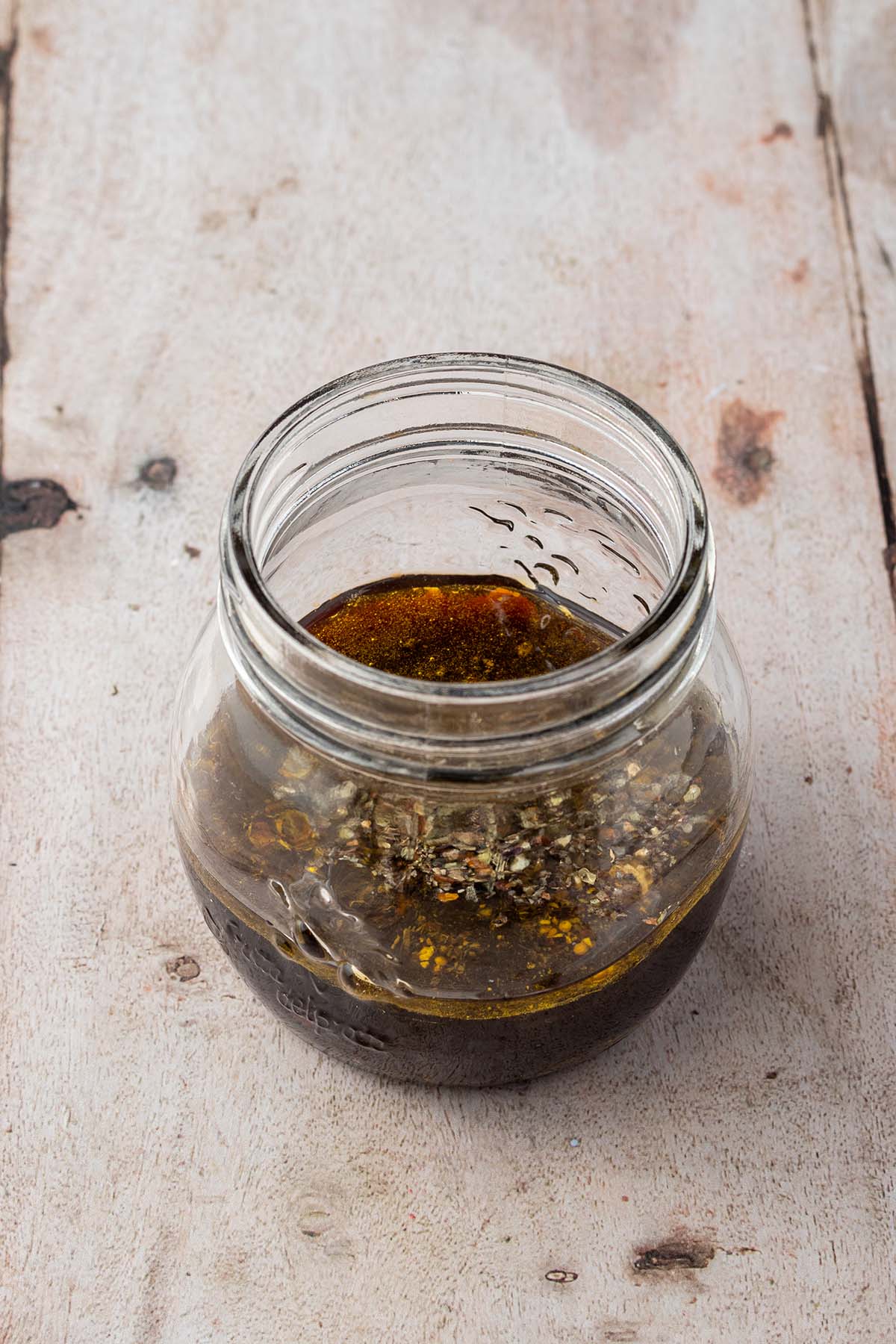 Alle Zutaten f&uuml;r das Balsamico Dressing in einem kleinen Schraubglas.