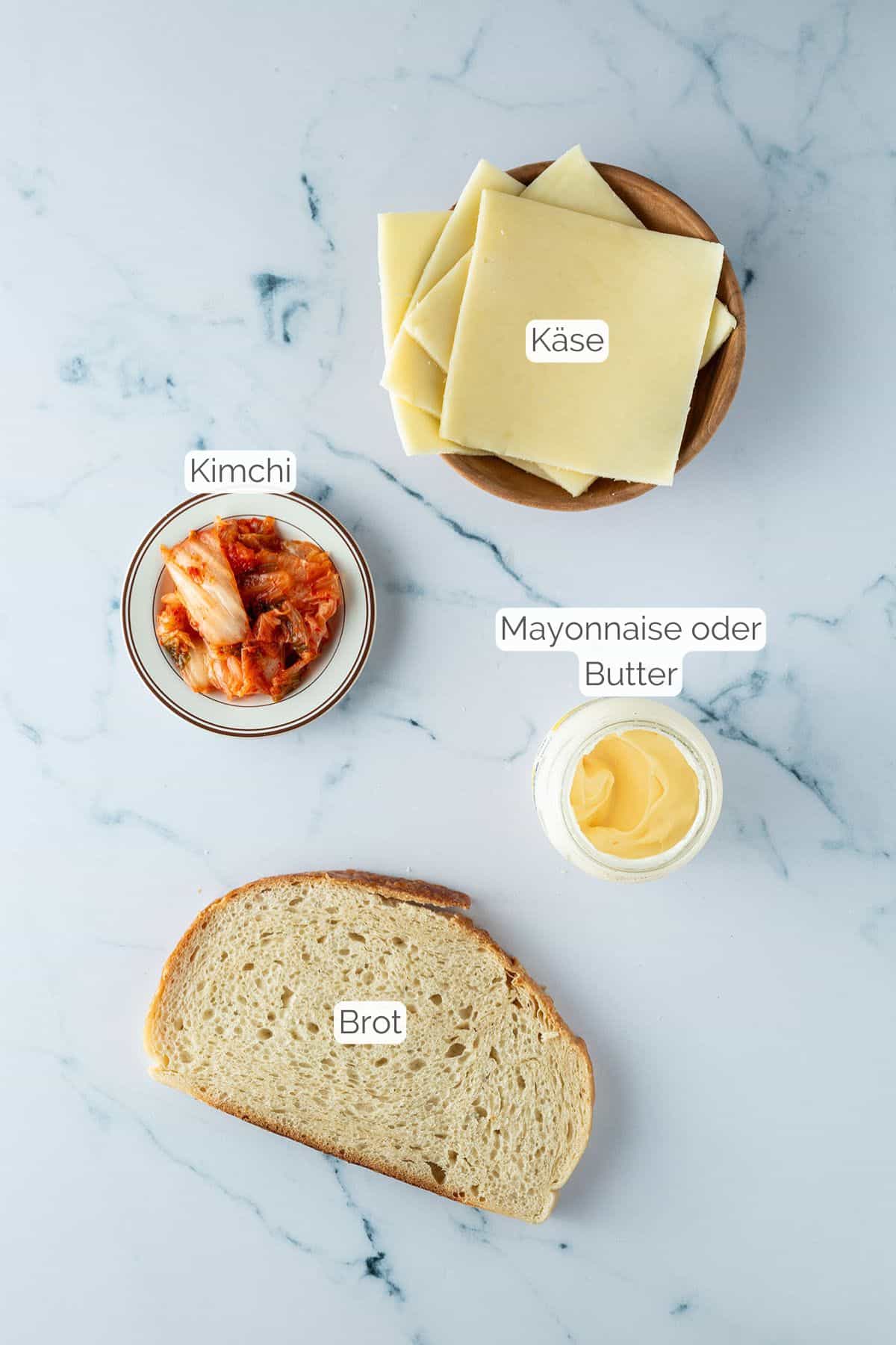 Alle Zutaten, die f&uuml;r das Kimchi Grilled Cheese ben&ouml;tigt werden.