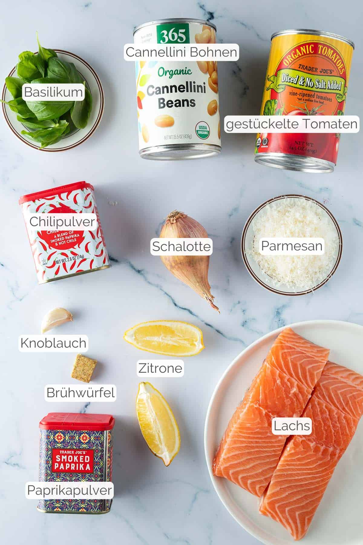 Alle Zutaten mit jeweiligen Textbeschriftungen, die f&uuml;r das Lachs-Rezept mit Bohnen ben&ouml;tigt werden.