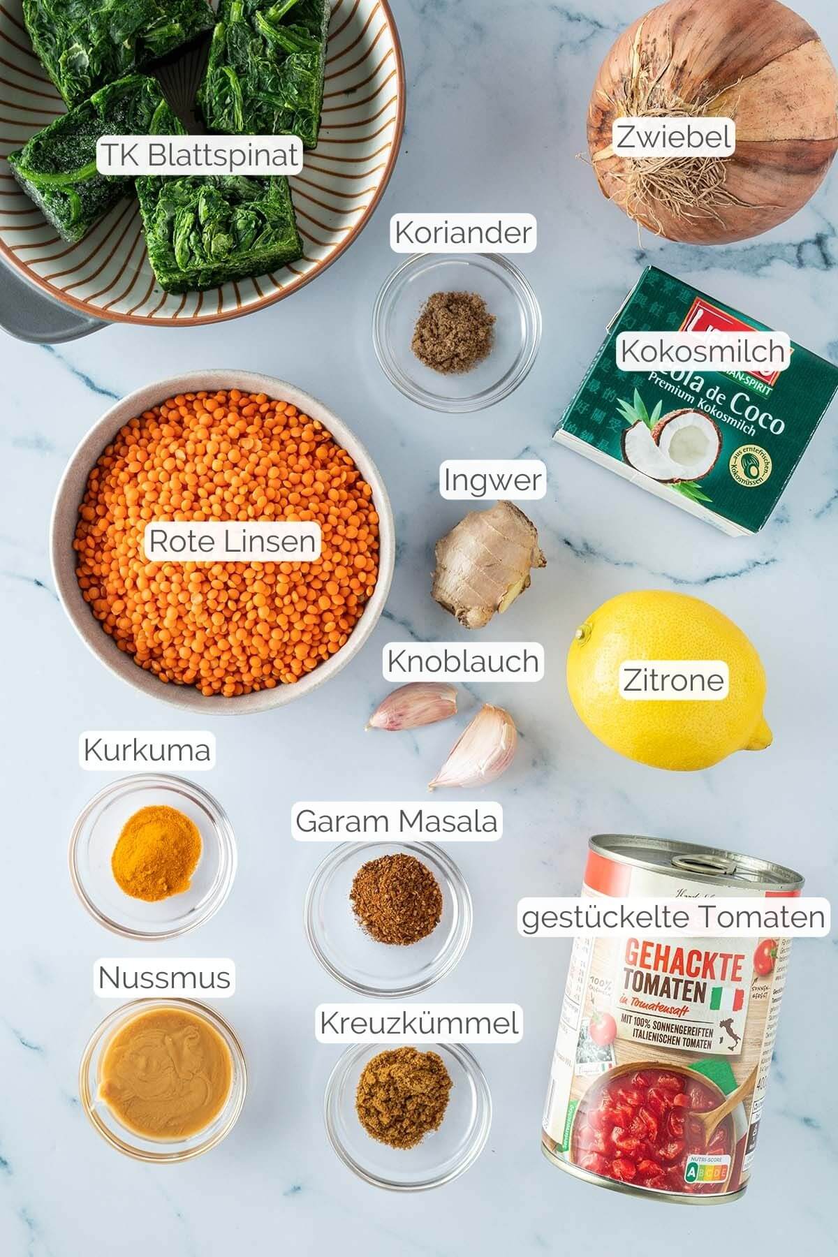 Foto aller Zutaten mit jeweiligen Textbeschriftungen, die f&uuml;r das Linsen Dal mit Spinat ben&ouml;tigt werden.