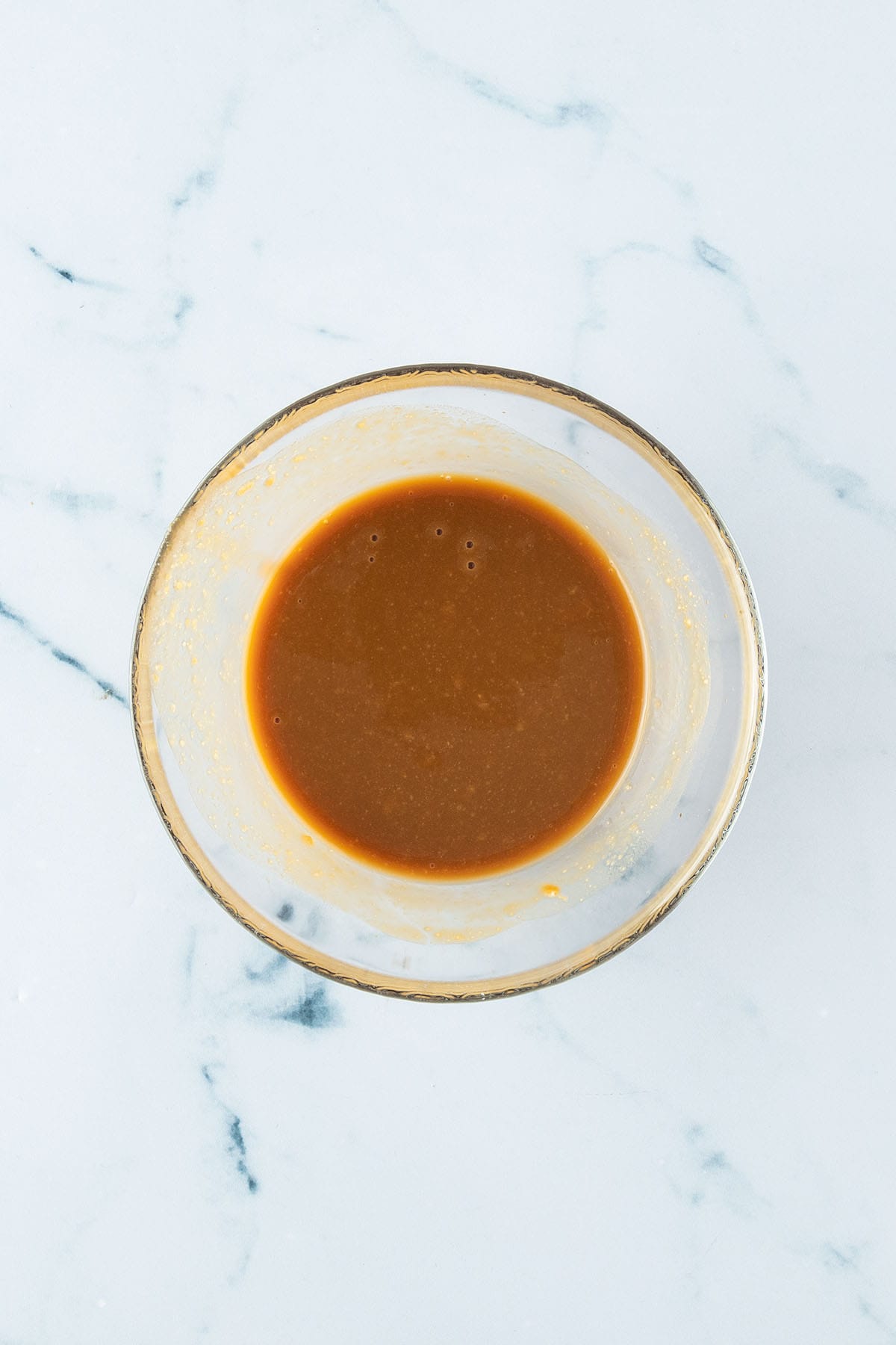Miso-Marinade in einer kleinen Glassch&uuml;ssel