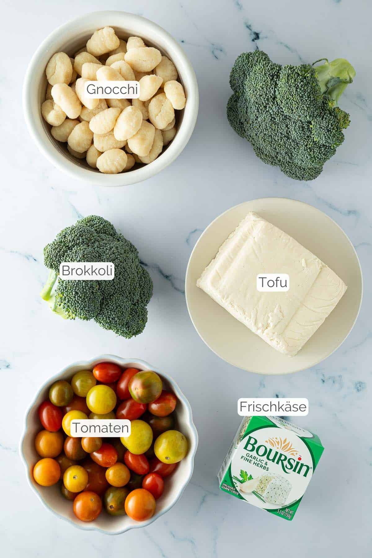 Alle Zutaten, die f&uuml;r das Ofen Gnocchi Rezept ben&ouml;tigt werden.
