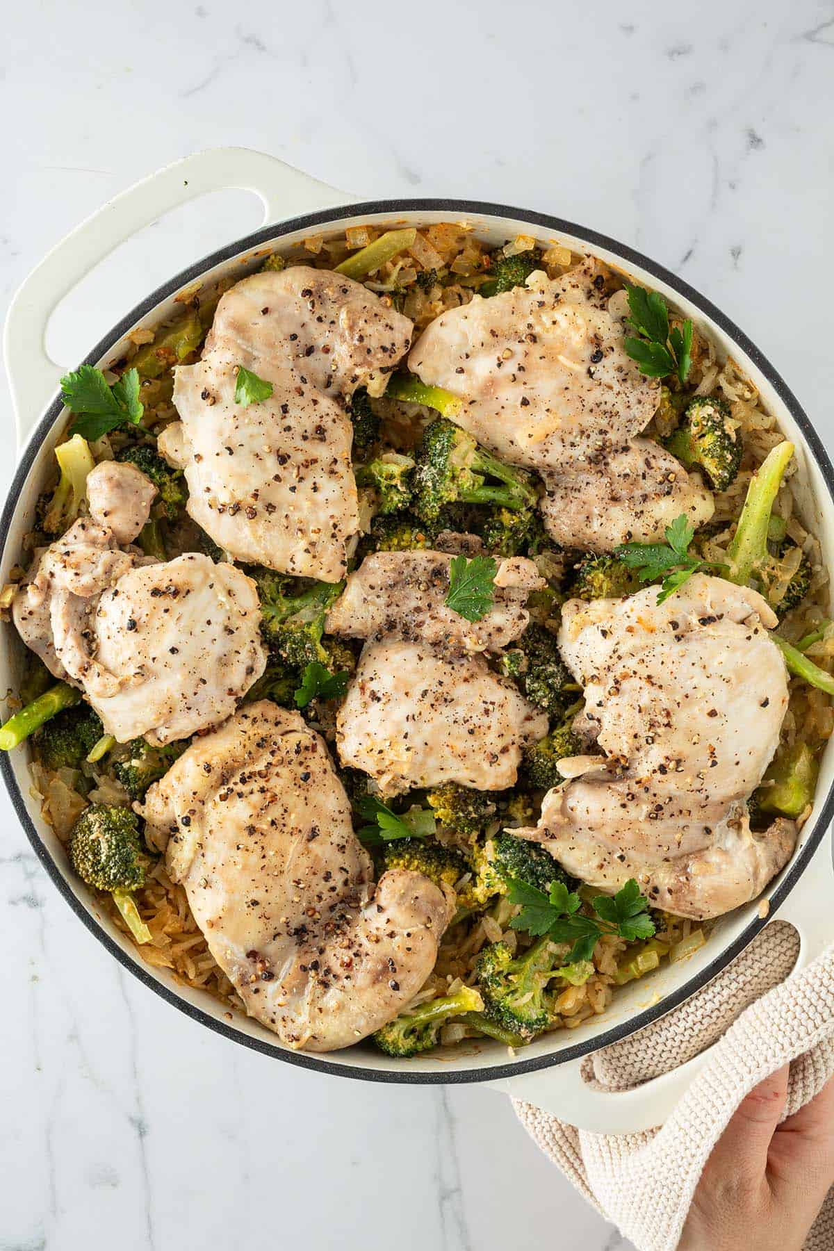 One Pot Reispfanne mit Brokkoli und H&auml;hnchenst&uuml;cken.