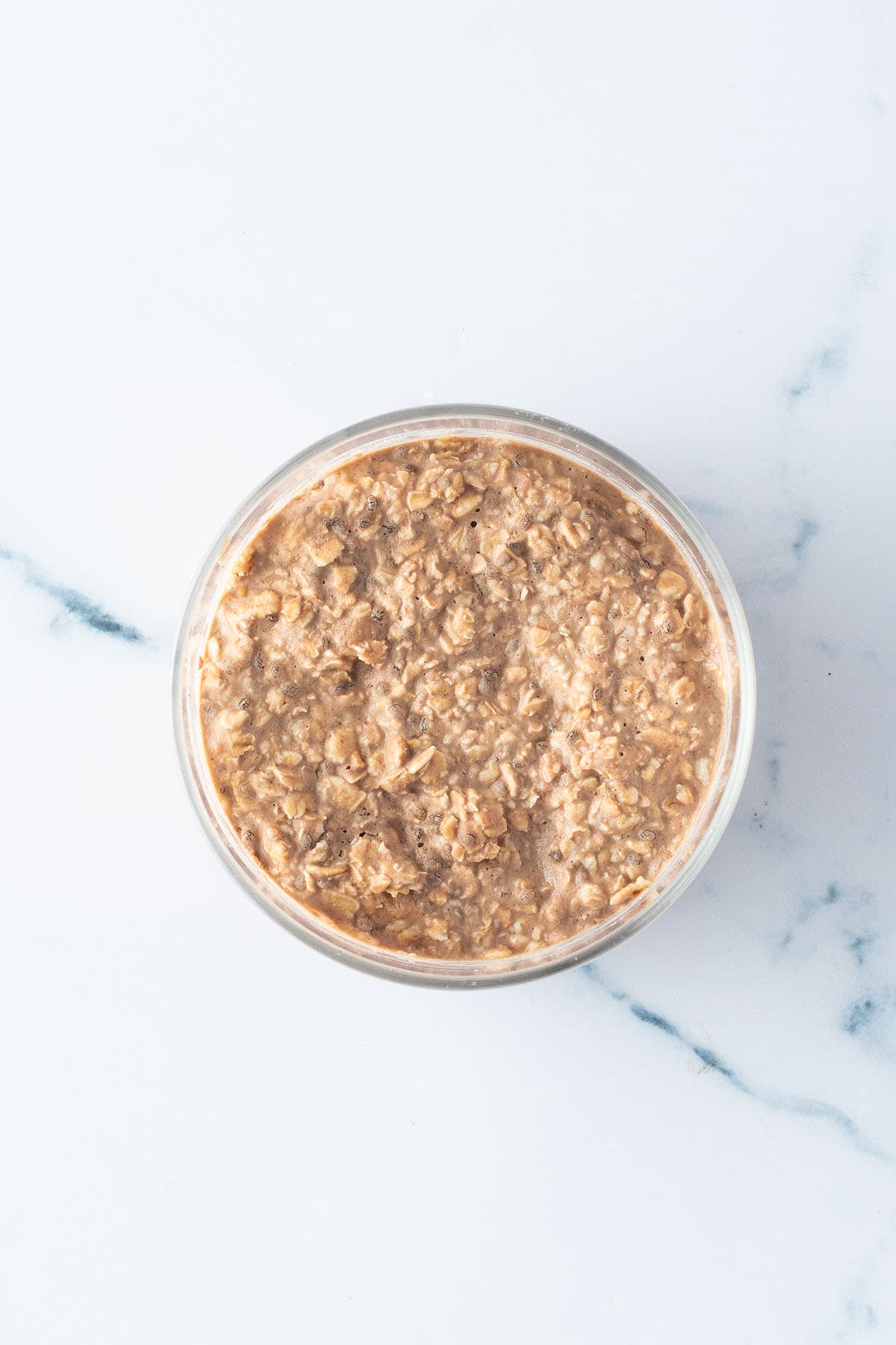 Fertige Overnight Oats nach einer Nacht im K&uuml;hlschrank.