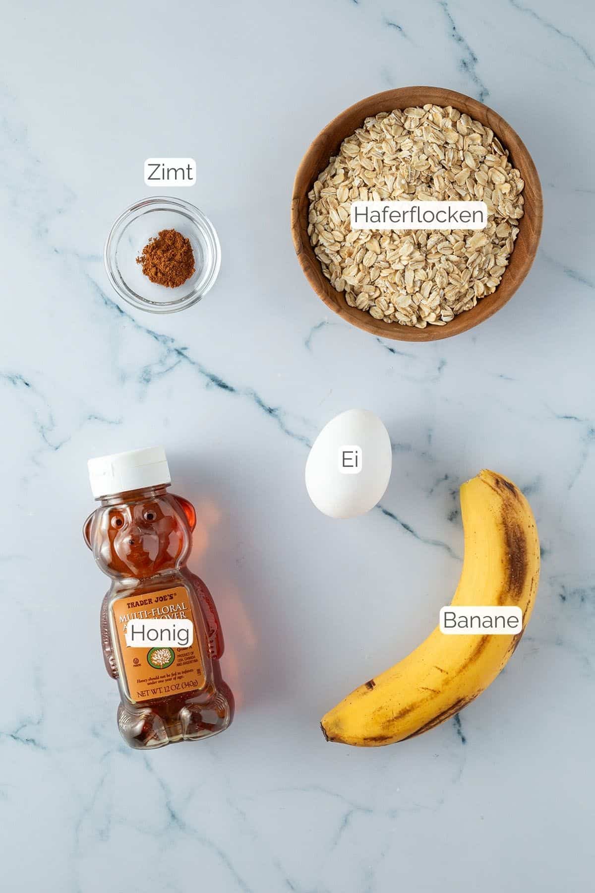 Alle Zutaten mit Textbeschriftungen, die f&uuml;r Scrambled Oats ben&ouml;tigt werden.